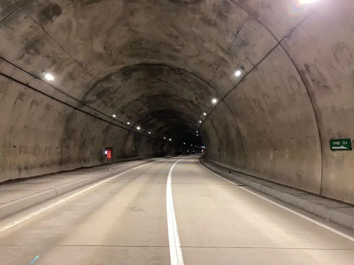 一般国道230号　洞爺湖町　青葉トンネル照明設備設置工事