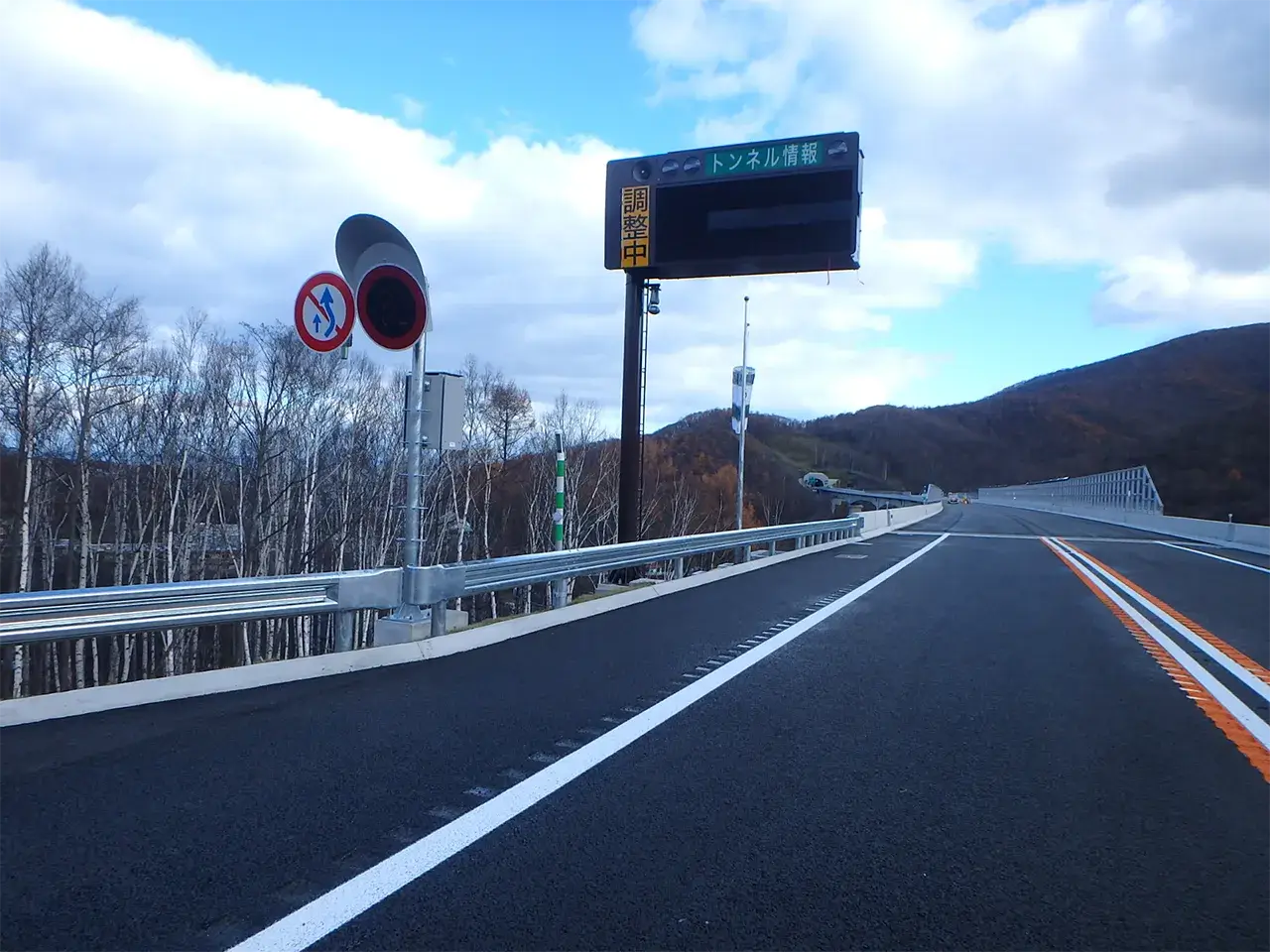 道路標識・情報設備の実績：道路情報板工事①